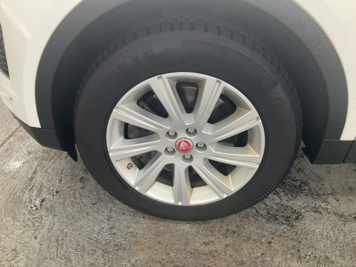 Jaguar E-Pace 2019 — photo 4
