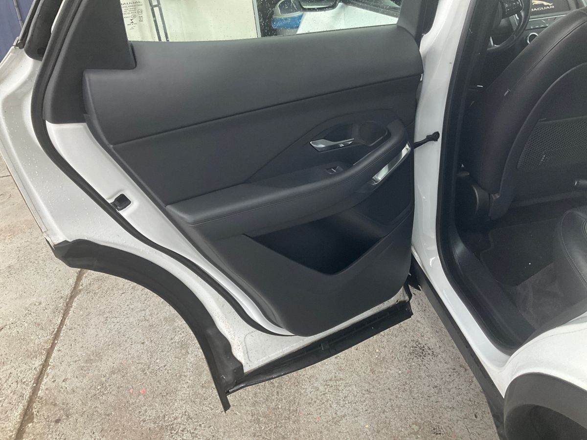 Jaguar E-Pace 2019 — photo 45