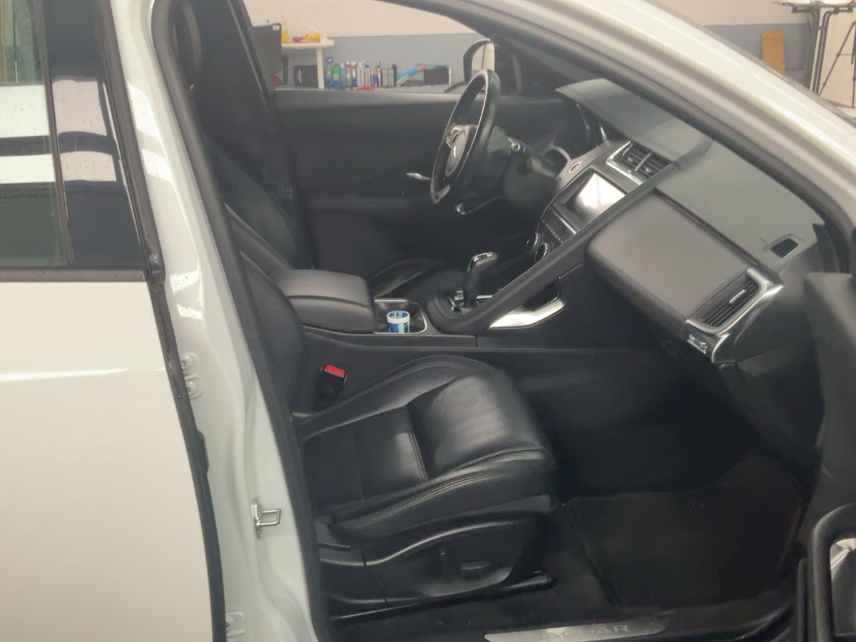 Jaguar E-Pace 2019 — photo 18