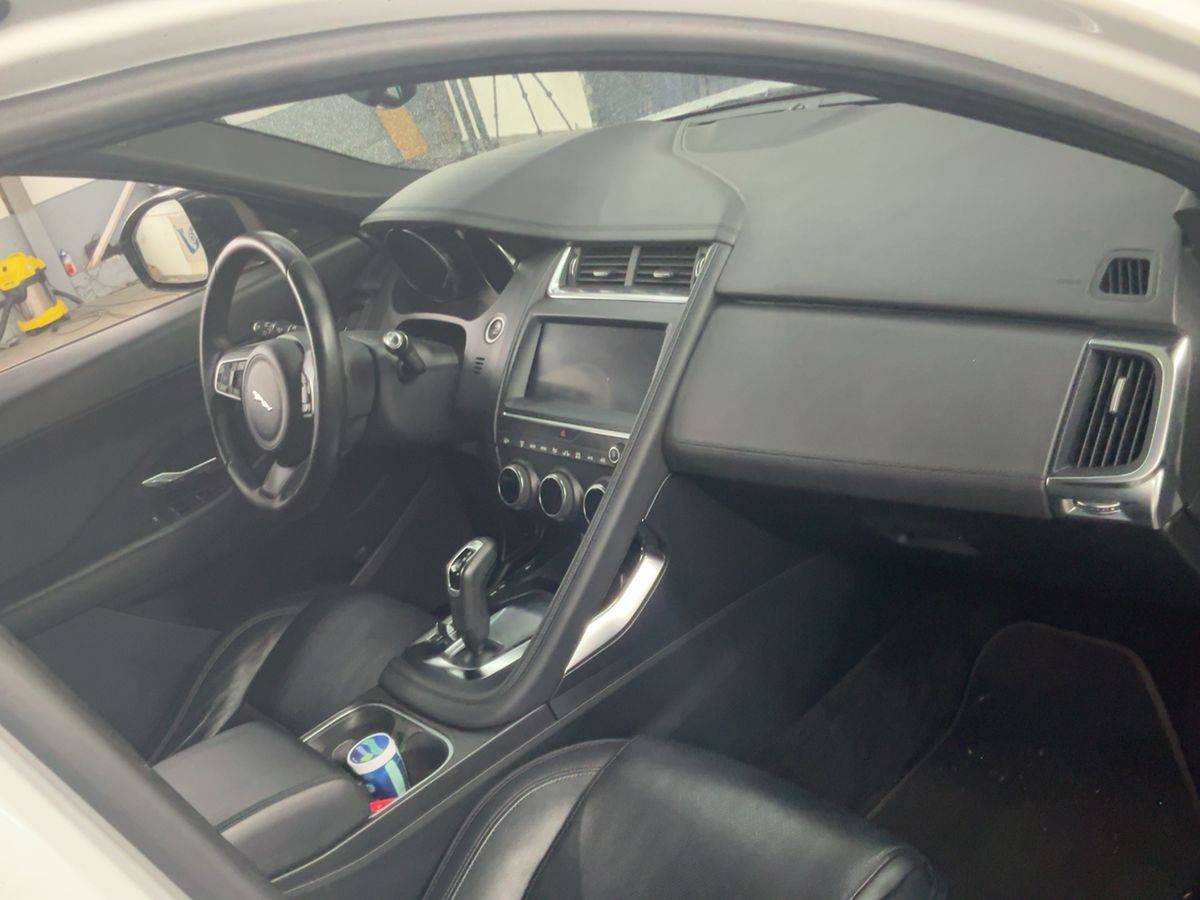 Jaguar E-Pace 2019 — photo 19
