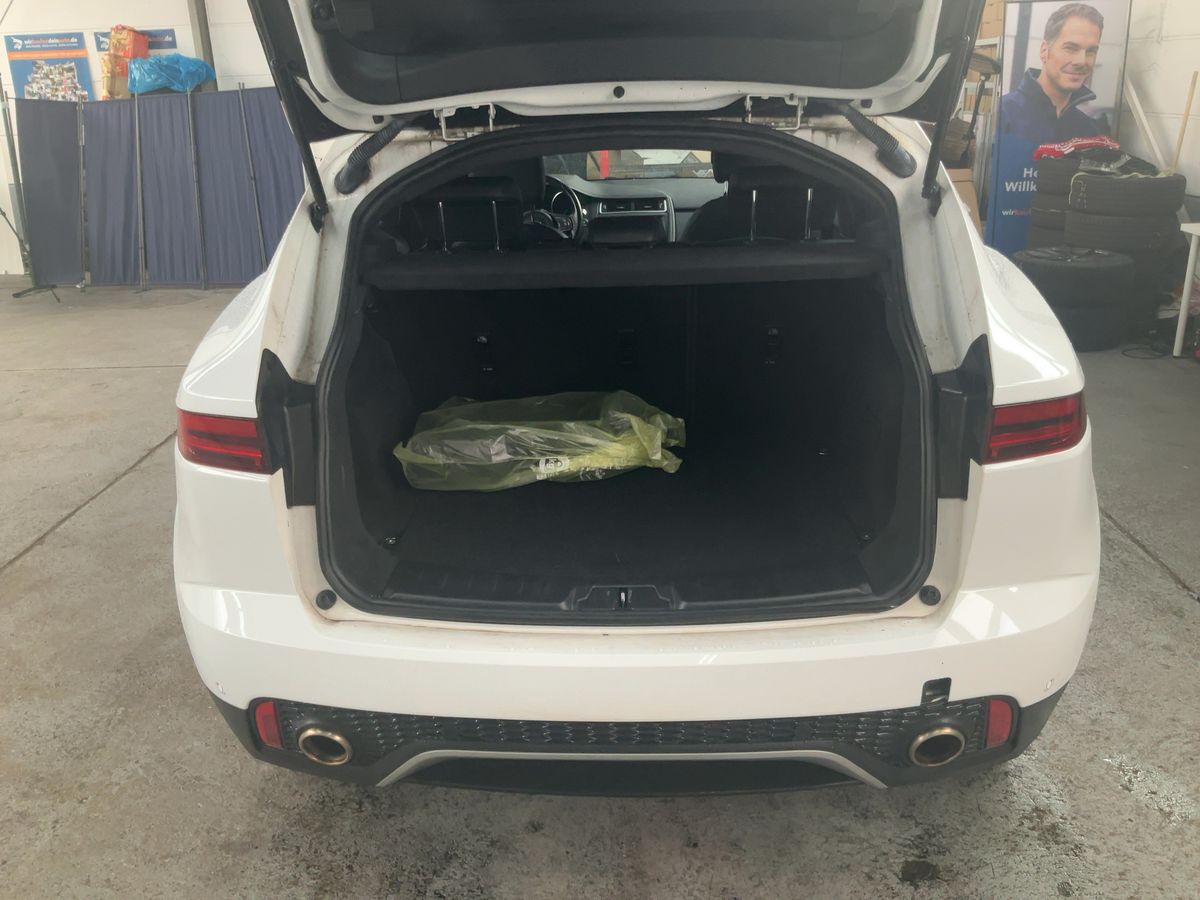 Jaguar E-Pace 2019 — photo 17