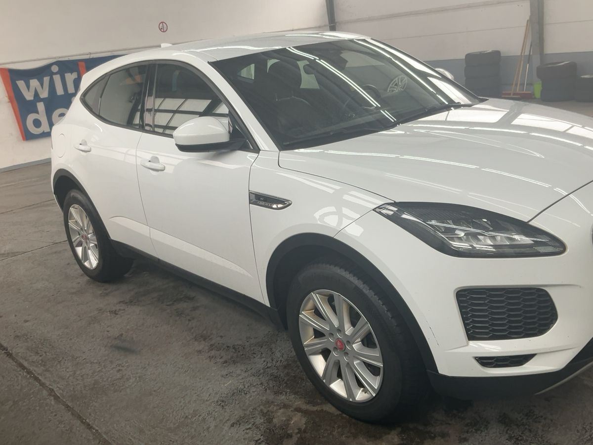 Jaguar E-Pace 2019 — photo 13