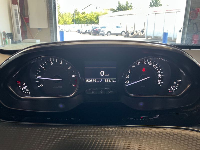 Peugeot 2008 1.2 PureTech Allure 2015 – снимка 4