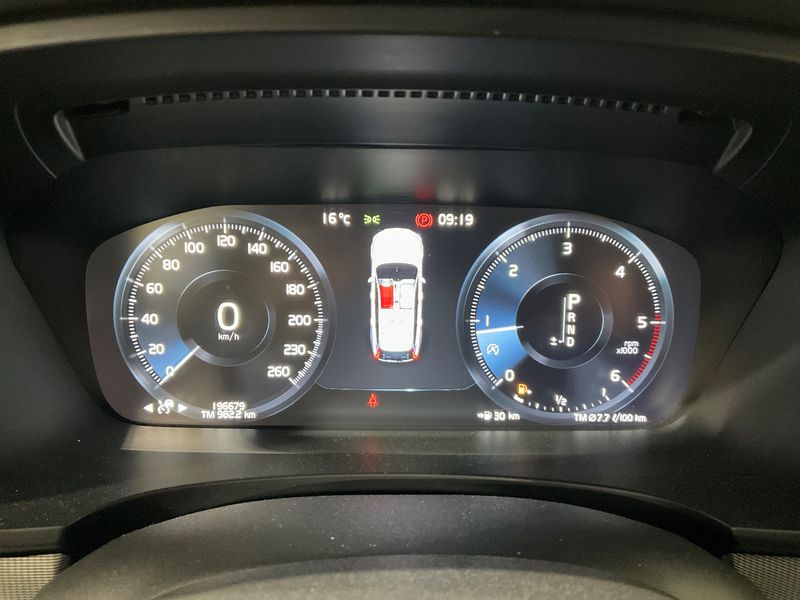 Volvo V90 2.0 D4 R-Design AWD — zdjęcie 13