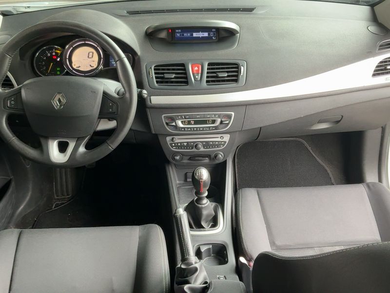 Renault Megane 1.6 Dynamique — zdjęcie 12