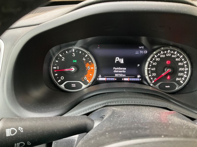Jeep Renegade 2.0 M-Jet Limited 4WD — zdjęcie 13