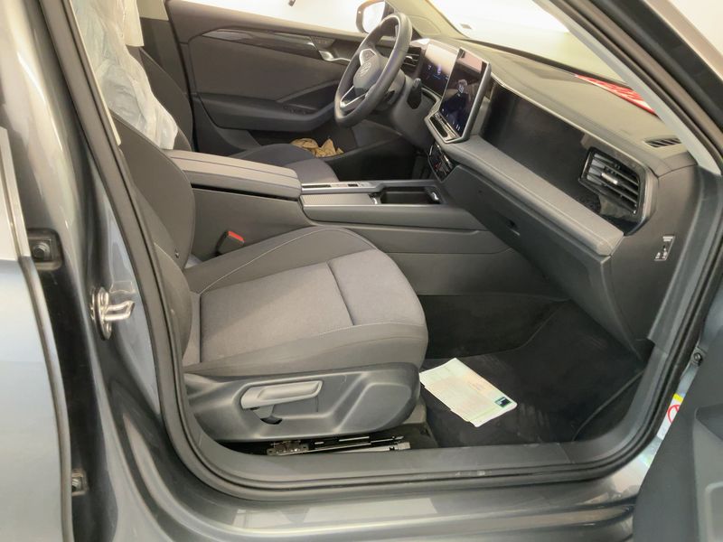 Volkswagen Passat 1.5 eTSI — zdjęcie 11