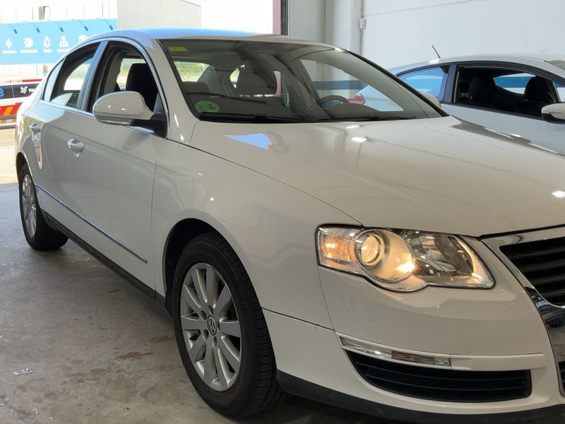 Volkswagen Passat 1.6 FSI Advance — zdjęcie 8