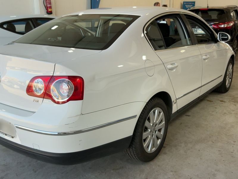 Volkswagen Passat 1.6 FSI Advance — zdjęcie 6