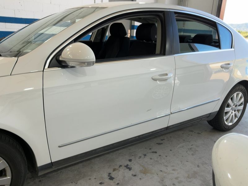 Volkswagen Passat 1.6 FSI Advance — zdjęcie 4