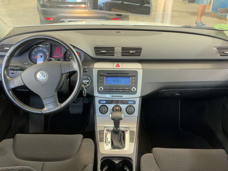 Volkswagen Passat 1.6 FSI Advance — zdjęcie 12