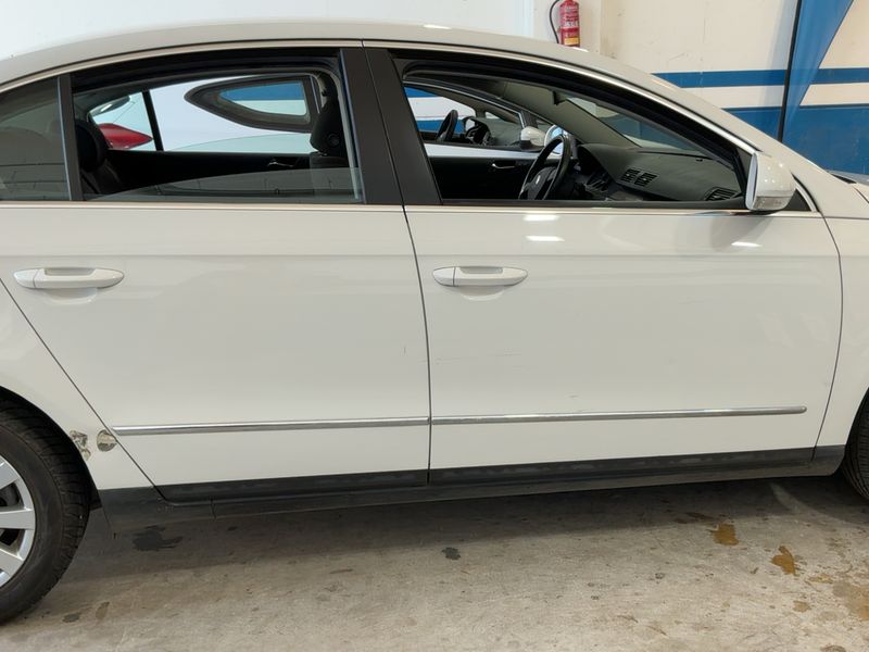 Volkswagen Passat 1.6 FSI Advance — zdjęcie 7