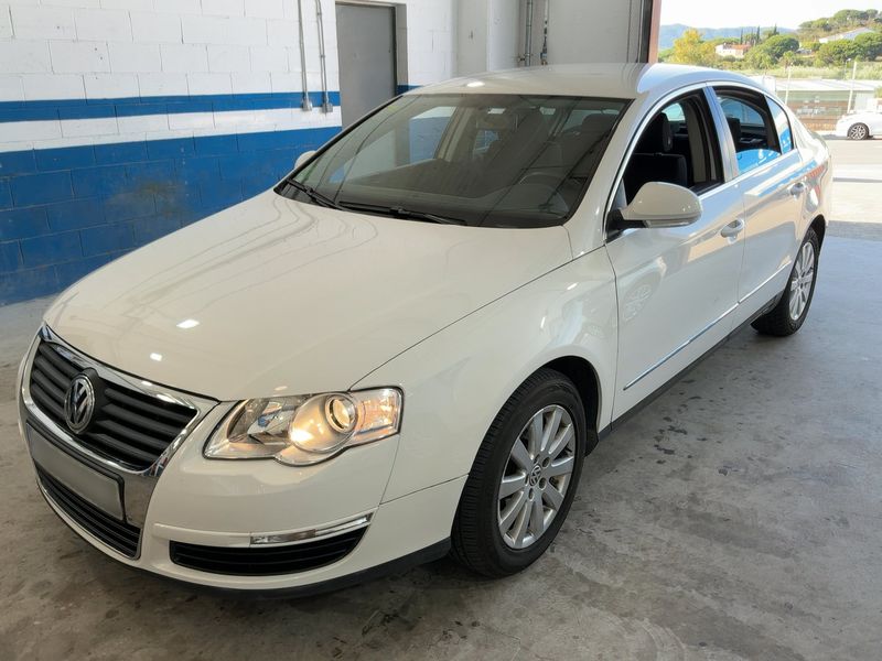 Volkswagen Passat 1.6 FSI Advance — zdjęcie 1