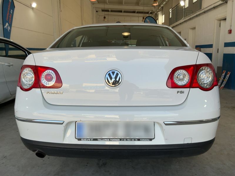 Volkswagen Passat 1.6 FSI Advance — zdjęcie 5