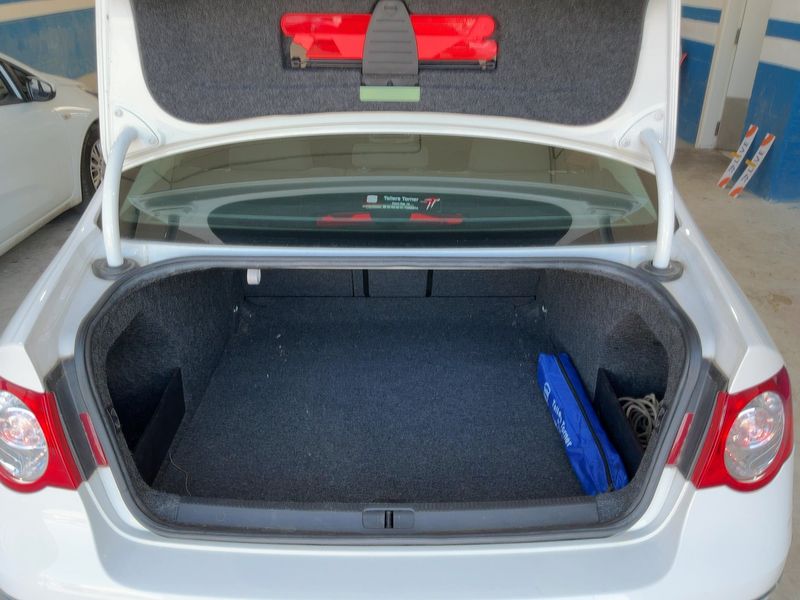 Volkswagen Passat 1.6 FSI Advance — zdjęcie 10