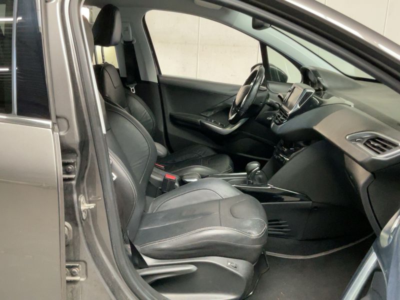 Peugeot 2008 1.2 PureTech Allure — zdjęcie 11