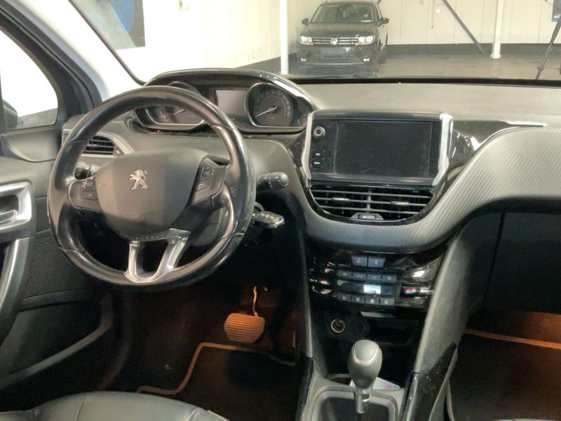 Peugeot 2008 1.2 PureTech Allure — zdjęcie 12