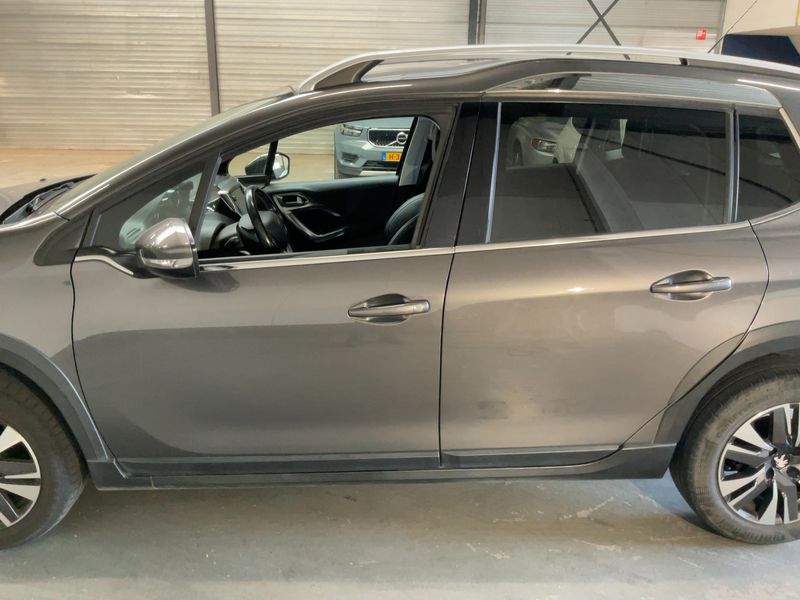 Peugeot 2008 1.2 PureTech Allure — zdjęcie 4