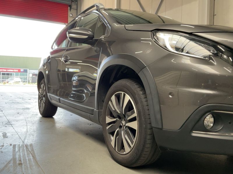 Peugeot 2008 1.2 PureTech Allure — zdjęcie 8