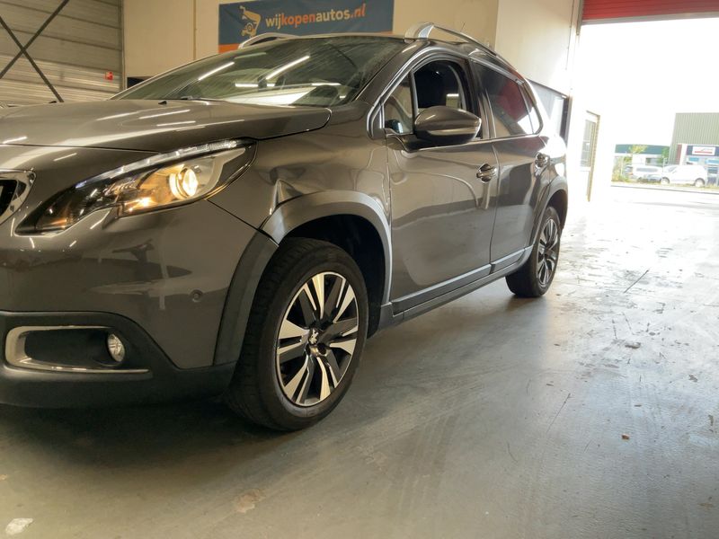 Peugeot 2008 1.2 PureTech Allure — zdjęcie 2