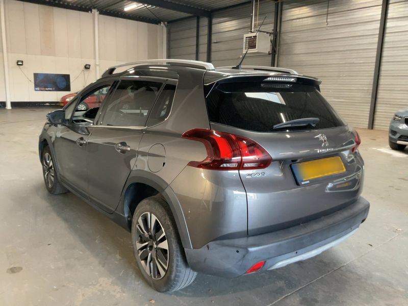 Peugeot 2008 1.2 PureTech Allure — zdjęcie 3