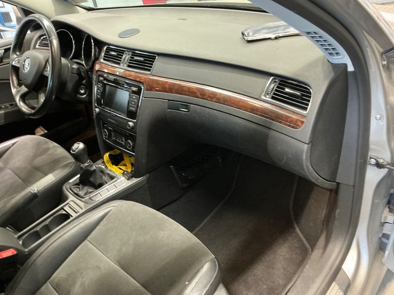 Skoda Superb 1.8 TSI Elegance 2014 – снимка 33