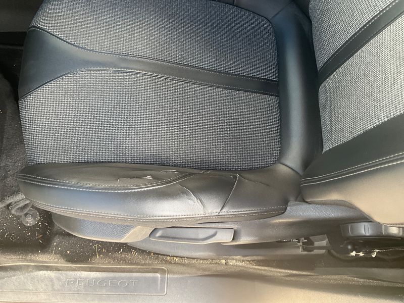 Peugeot 5008 1.5 Blue-HDi Allure 2020 – снимка 29