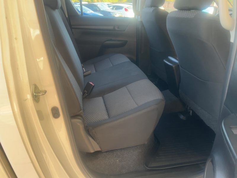 Toyota Hilux 2.4 D-4D Double Cab Le Cap 4WD — zdjęcie 14