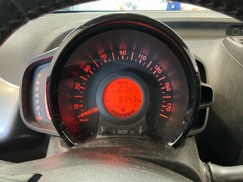 Toyota Aygo 1.0 X-Play — zdjęcie 13