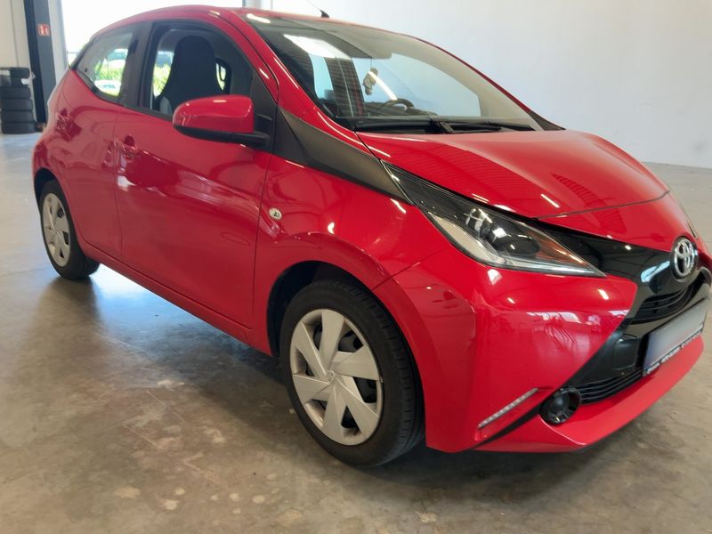 Toyota Aygo 1.0 X-Play — zdjęcie 8
