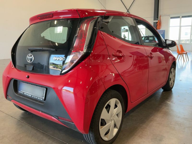 Toyota Aygo 1.0 X-Play — zdjęcie 6