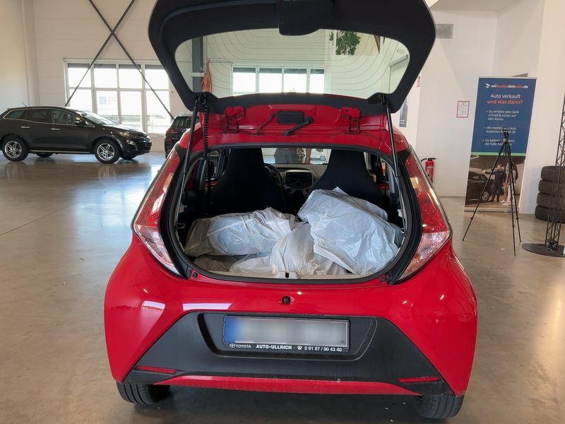 Toyota Aygo 1.0 X-Play — zdjęcie 10