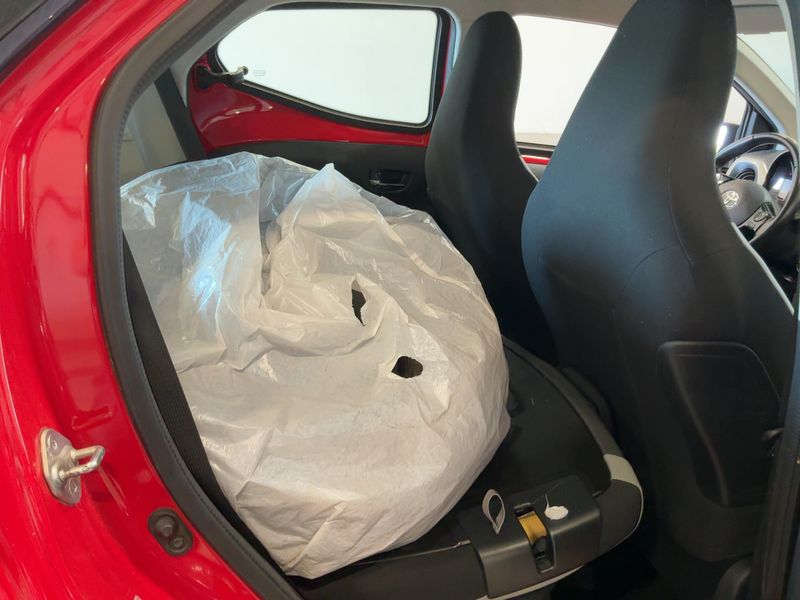 Toyota Aygo 1.0 X-Play — zdjęcie 14
