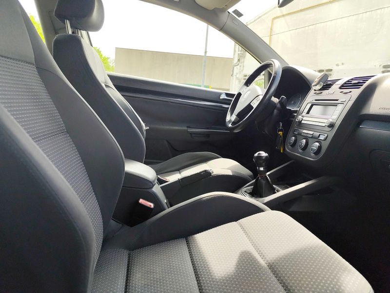 Volkswagen Golf V 1.9 TDI GT Sport — zdjęcie 10