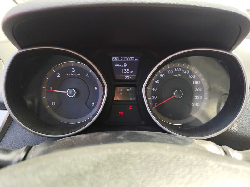 Hyundai i30 1.4 CRDi Tecno — zdjęcie 12