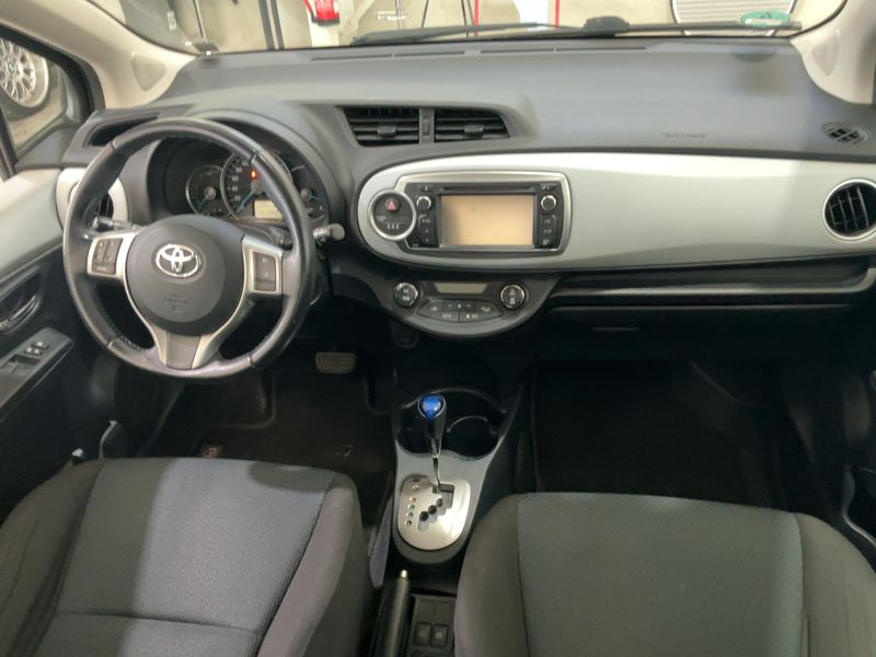 Toyota Yaris 1.5 Hybrid Life 2012 – снимка 18