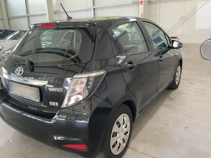 Toyota Yaris 1.5 Hybrid Life 2012 – снимка 8