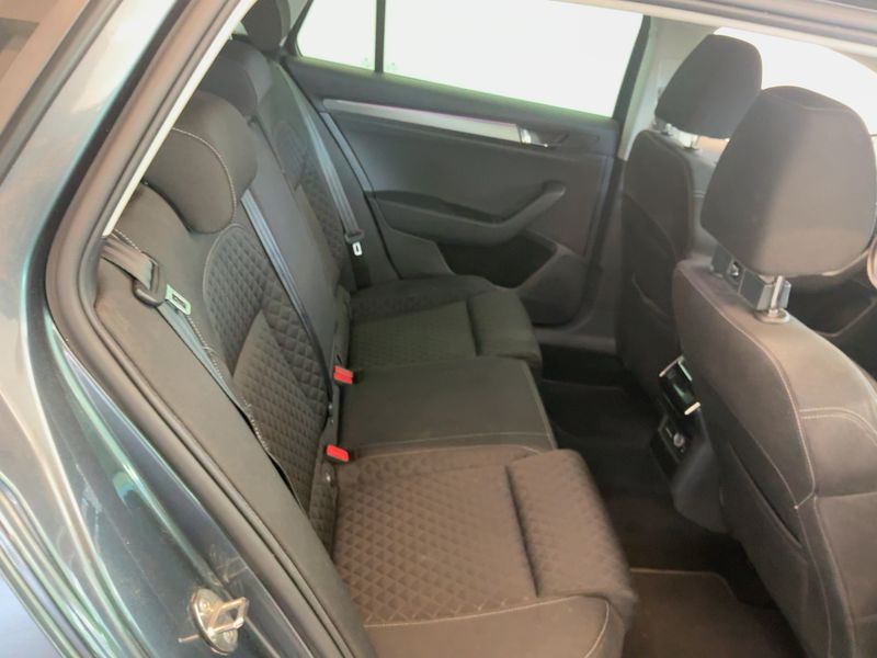 Skoda Superb 2.0 TDI Style — zdjęcie 14