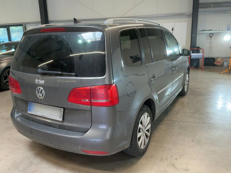 Volkswagen Touran 1.6 TDI Highline BlueMotion Tech 2011 – снимка 8