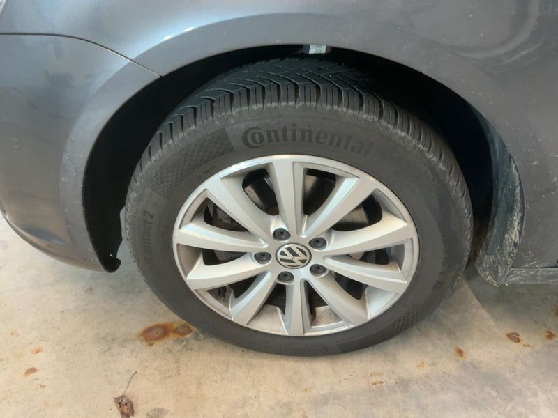 Volkswagen Touran 1.6 TDI Highline BlueMotion Tech 2011 – снимка 3
