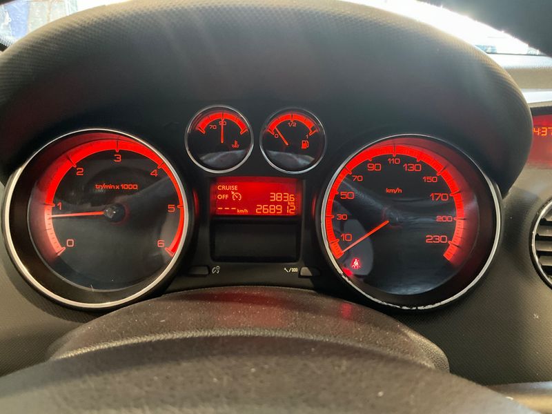 Peugeot 308 1.6 HDi Confort Pack 2011 – снимка 4