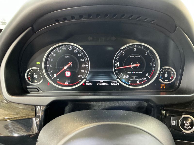 BMW X5 xDrive 40d — zdjęcie 13