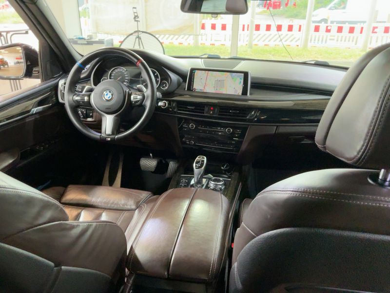 BMW X5 xDrive 40d — zdjęcie 12