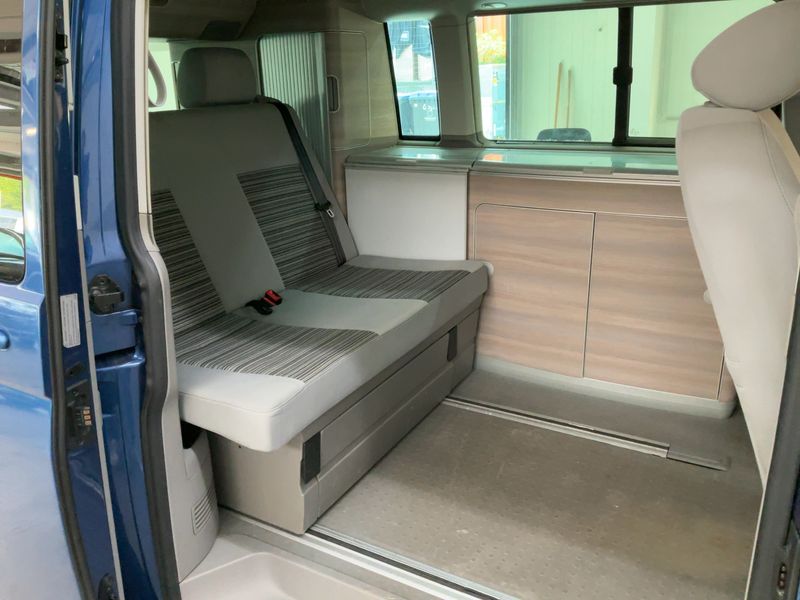 Volkswagen T5 California 2.0 TDI Comfortline Aufstelldach — zdjęcie 14