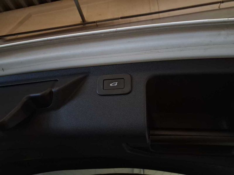 Land Rover Discovery Sport P250 Mild-Hybrid SE R-Dynamic AWD — zdjęcie 25