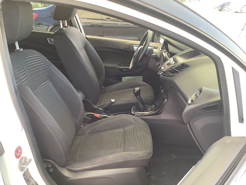 Ford Fiesta 1.0 Titanium — zdjęcie 11