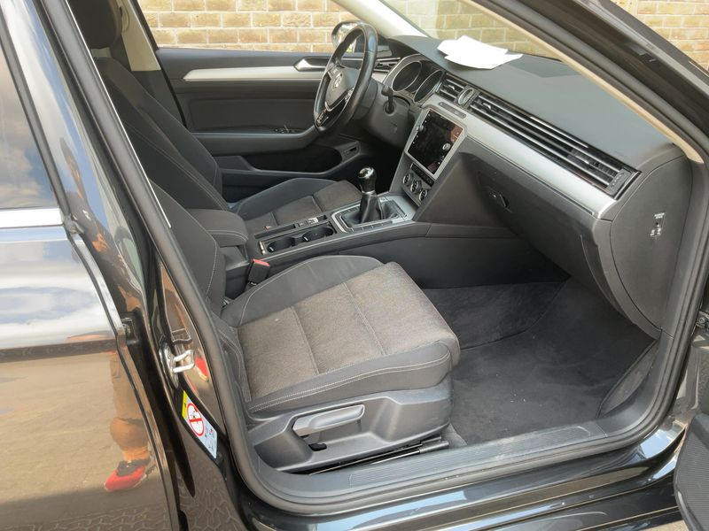 Volkswagen Passat 1.6 TDI Comfortline BlueMotion Tech — zdjęcie 11