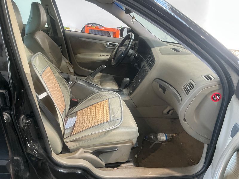 Volvo S60 2.4 D Momentum — zdjęcie 3