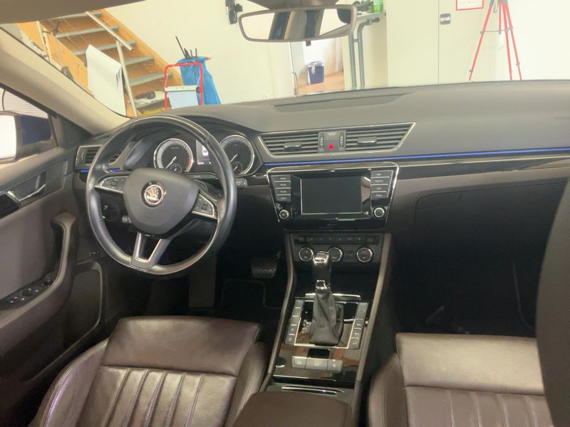 Skoda Superb 2.0 TDI Laurin & Klement — zdjęcie 12