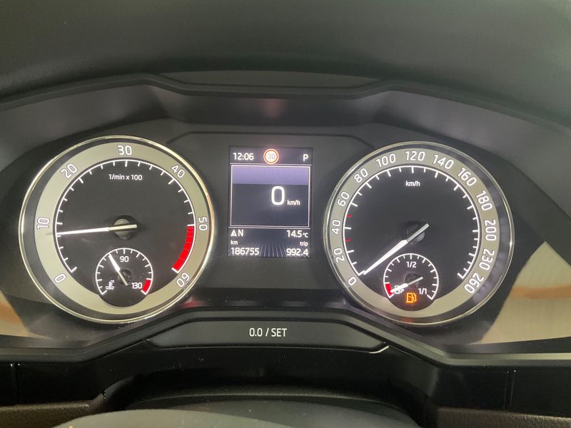 Skoda Superb 2.0 TDI Laurin & Klement — zdjęcie 13